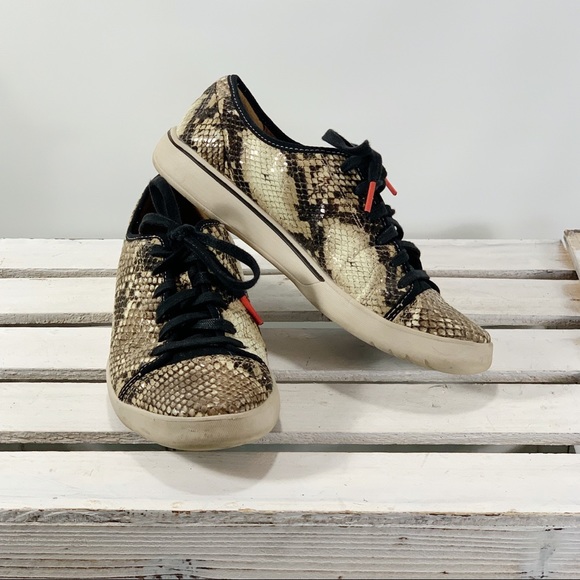 clarks desert shoes womens